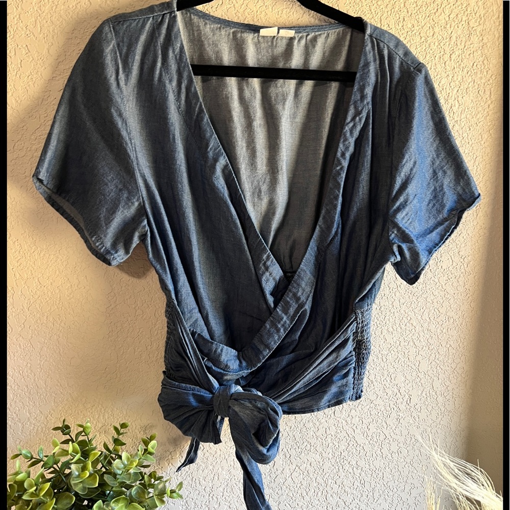 Blue cropped blouse